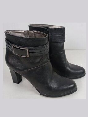 Life Stride Womens 8.5M Black Man Made Leather Buckle Strap Heel Ankle Booties